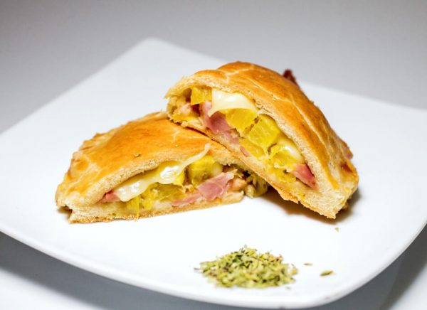 Empanada hawaiana